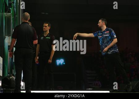 Alexandra Palace, London, Großbritannien. Dezember 2024. 2024/25 PDC Paddy Power World Dart Championships Tag 1; Luke Humphries in Aktion gegen Thibault Tricole. Beschreibung: Action Plus Sports/Alamy Live News Stockfoto