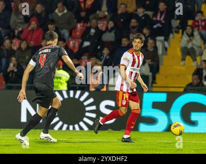 Aves, Santo Tirso, Portugal. Dezember 2024. LUCAS PIAZON Spieler aus Aves wurden während des Liga Portugal Betclic 2024/25 Spiel zwischen Aves und SL Benfica im EstÃ¡dio do Clube Desportivo das Aves 15, 2024 in Vila das Aves gesehen. Endpunktzahl Aves 1 - 1 SL Benfica (Credit Image: © Miguel Lemos/ZUMA Press Wire) NUR REDAKTIONELLE VERWENDUNG! Nicht für kommerzielle ZWECKE! Quelle: ZUMA Press, Inc./Alamy Live News Stockfoto