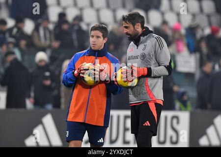 Turin, Italien. Dezember 2024. Iago Lozano Torhütertrainer des Juventus FC und Carlo Pinsoglio des Juventus FC während des Spiels der Serie A 2024/25 zwischen Juventus FC und Venezia FC im Allianz Stadium am 14. Dezember 2024 in Turin, Italien - ph Giuliano Marchisciano während des Spiels Juventus FC gegen Venezia FC, italienische Fußball Serie A in Turin, Italien, 14. Dezember 2024 Credit: Unabhängige Fotoagentur/Alamy Live News Stockfoto