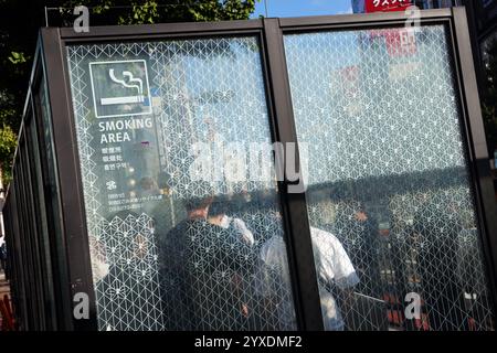 Raucherbereich in Shinjuku, Tokio, Japan Stockfoto