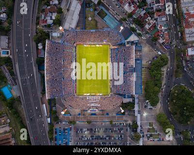 Buenos Aires, Argentinien, 15. Dezember 2024; Velez gegen Huracan Fußball, Argentine Cup. Velez Champion 2024 Stockfoto