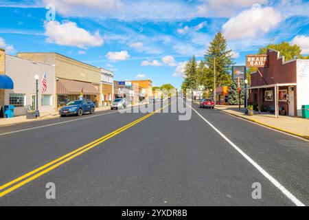 Die Hauptstraße durch das historische Zentrum von Rosalia, Washington, einer ländlichen Kleinstadt in der Region Pullman Palouse im Nordosten Washingtons. Stockfoto