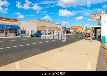 Die Hauptstraße durch das historische Zentrum von Rosalia, Washington, einer ländlichen Kleinstadt in der Region Pullman Palouse im Nordosten Washingtons. Stockfoto