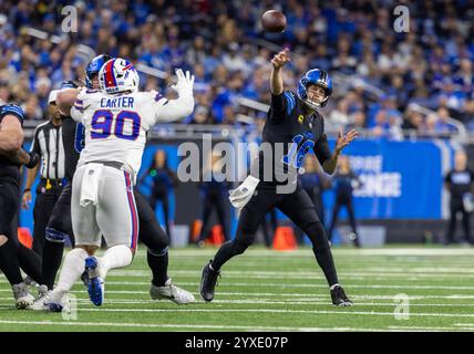 Detroit, Usa. Dezember 2024. Detroit Lions Quarterback Jared Goff wirft am Sonntag, den 15. Dezember 2024, einen Pass gegen die Buffalo Bills im Ford Field in Detroit, Michigan. Foto: Rena Laverty/UPI Credit: UPI/Alamy Live News Stockfoto