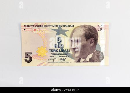 Türkei-5-Lira-Banknote mit Porträt von Präsident Mustafa Kemal Atatürk Stockfoto