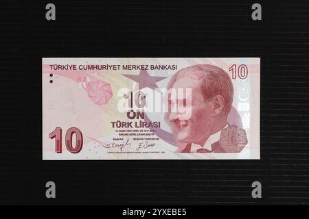 10-Lira-2009-Banknote der Türkei mit dem Porträt des Präsidenten Mustafa Kemal Atatürk (1881-1938) Stockfoto