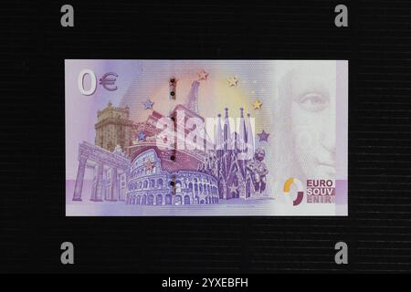 Türkei Souvenir 0-Euro-Banknote mit Darstellung von sechs europäischen Denkmälern: Berliner Brandenburger Tor. Belemturm. Pariser Eiffelturm Stockfoto