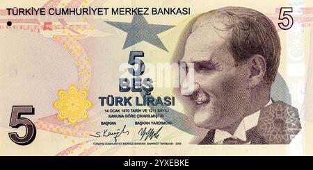 Türkei-5-Lira-Banknote mit Porträt von Präsident Mustafa Kemal Atatürk Stockfoto