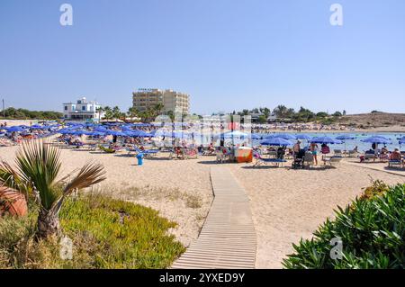 Strandszene, Sandy Bay, Ayia Napa, Viertel Famagusta, Zypern Stockfoto