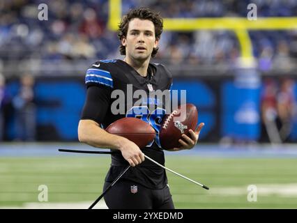 Detroit, Usa. Dezember 2024. Detroit Lions Kicker Jake Bates wärmt sich vor dem Start des Spiels gegen die Buffalo Bills im Ford Field in Detroit, Michigan am Sonntag, den 15. Dezember 2024 auf. Foto: Rena Laverty/UPI Credit: UPI/Alamy Live News Stockfoto