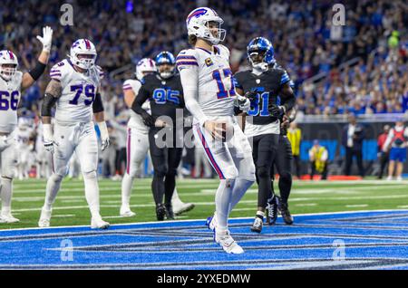 Detroit, Usa. Dezember 2024. Buffalo Bills Quarterback Josh Allen erzielte im ersten Quartal einen Touchdown gegen die Detroit Lions im Ford Field in Detroit, Michigan am Sonntag, den 15. Dezember 2024. Foto: Rena Laverty/UPI Credit: UPI/Alamy Live News Stockfoto