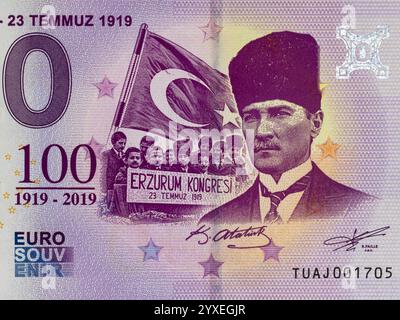 Souvenir 0 Null-Euro-Türkei-Banknote. Gedenkausgabe zum 100. Geburtstag mit Mustafa Kemal Atatürk während des Kongresses in Erzurum am 2. Juli Stockfoto