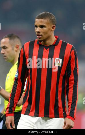 MAILAND, ITALIEN - 15. DEZEMBER: Malick Thiaw vom AC Milan sieht beim Spiel der Serie A zwischen AC Milan und Genua CFC im Stadio Giuseppe Meazza am 15. Dezember 2024 in Mailand an. (Foto von MB-Medien) Stockfoto