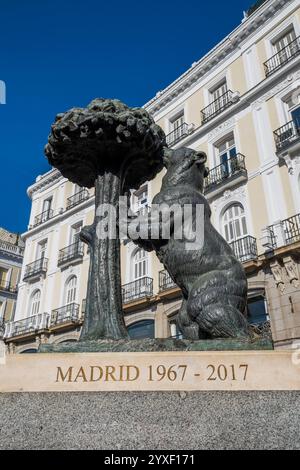 Statue des Bären und des Erdbeerbaums (El Oso y el Madrono), Puerta del Sol, Madrid, Spanien Stockfoto