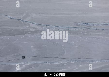 Gefrorener Baikalsee im Winter, Oblast Irkutsk, Sibirien, Russland Stockfoto