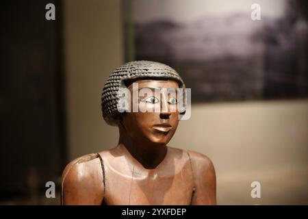 Alte ägyptische Holzstatue von Shemes. 1. Zwischenzeit - Mittleres Königreich. Dynastie XI-XII (ca. 2050-1947). Grab von Shemes. Von Asyut. Ägyptisch Stockfoto