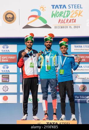 Kalkutta, Westbengalen, Indien. Dezember 2024. Tata Steel World Marathon 25K Kolkata (TSW25K). Der weltweit einzige 25K Marathon des World Athletics Gold Label fand am 15. Dezember 2024 in Kalkutta statt. (Kreditbild: © Amlan Biswas/Pacific Press via ZUMA Press Wire) NUR REDAKTIONELLE VERWENDUNG! Nicht für kommerzielle ZWECKE! Stockfoto