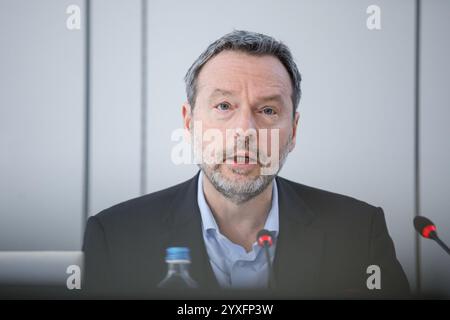 ACHTUNG REDAKTEURE - VERÖFFENTLICHUNGSVERBOT BIS 16. DEZEMBER 2024 um 13.00 Uhr BRÜSSELER ZEIT - Gouverneur der Nationalbank (BNB-NBB) Pierre Wunsch, Bild auf einer Pressekonferenz der belgischen Nationalbank BNB/NBB zu den Konjunkturprognosen für das kommende Jahr am Montag, den 16. Dezember 2024, in Brüssel. BELGA FOTO HATIM KAGHAT Stockfoto