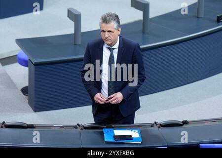 Sitzung Deutscher Bundestag, Stellen der Vertrauensfrage, Thorsten frei, CDU Sitzung Deutscher Bundestag, Rede, Plenum Berlin Berlin GER *** Deutscher Bundestagssitzung, Vertrauensfrage, Thorsten frei, CDU Deutscher Bundestagssitzung, Rede, Plenum Berlin Berlin GER Stockfoto