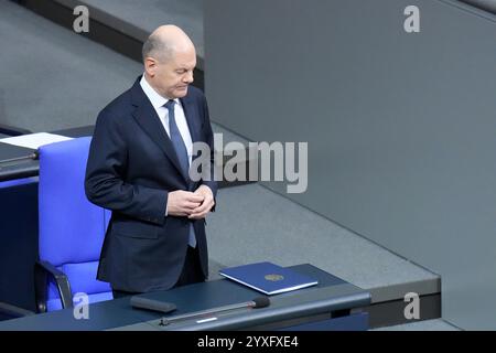 Sitzung Deutscher Bundestag, Stellen der Vertrauensfrage, Bundeskanzler Olaf Scholz Sitzung Deutscher Bundestag, Rede, Plenum Berlin Berlin GER *** Sitzung Deutscher Bundestag, Vertrauensfrage, Bundeskanzler Olaf Scholz Sitzung Deutscher Bundestag, Rede, Plenum Berlin Berlin GER Stockfoto