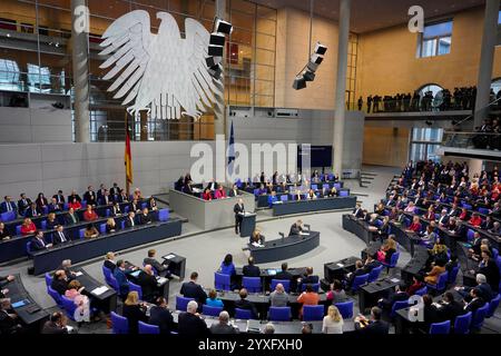 Sitzung Deutscher Bundestag, Stellen der Vertrauensfrage Sitzung Deutscher Bundestag, Rede, Plenum Berlin Berlin GER *** Sitzung Deutscher Bundestag, Vertrauensfrage Sitzung Deutscher Bundestag, Rede, Plenum Berlin Berlin GER Stockfoto