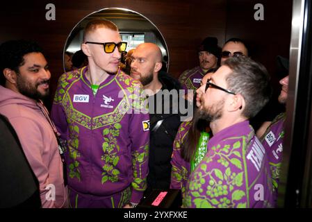 Oleksandr Usyk kommt im Hilton Hotel in Riad an. Tyson Fury und Oleksandr Usyk treten am Samstag in Saudi-Arabien bei einem Zusammenprall der WBA-, WBC- und WBO-Weltmeistertitel in der Riad’s Kingdom Arena an. Bilddatum: Montag, 16. Dezember 2024. Stockfoto