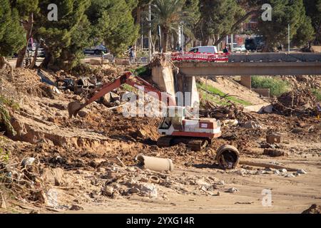 Paiporta, Valencia, Spanien, 16. Dezember Blick auf die Schlucht Poyo 48 Tage nach den Überschwemmungen in l'Horta Sud, Valencia, am 29. Oktober. Kredit: Eduardo Ripoll Kredit: Eduardo Ripoll Vidal/Alamy Live News Stockfoto