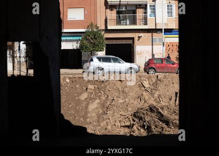 Paiporta, Valencia, Spanien, 16. Dezember Blick auf die Schlucht Poyo 48 Tage nach den Überschwemmungen in l'Horta Sud, Valencia, am 29. Oktober. Kredit: Eduardo Ripoll Kredit: Eduardo Ripoll Vidal/Alamy Live News Stockfoto