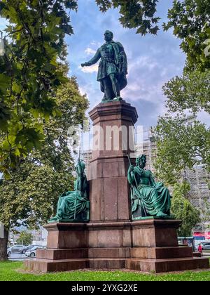 Istvan Szechenyi Statue in Budapest, Ungarn - historisches Wahrzeichen in landschaftlich reizvoller Umgebung. Hochwertige Fotos Stockfoto