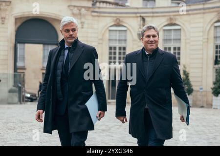 Paris, Frankreich. Dezember 2024. Laurent Wauquiez und Mathieu Darnaud treffen sich am 16. Dezember 2024 im Hotel Matignon in Paris zu einem Treffen mit dem neu ernannten französischen Premierminister. Foto: Alexis Jumeau/ABACAPRESS. COM Credit: Abaca Press/Alamy Live News Stockfoto