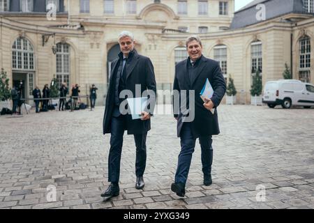 Paris, Frankreich. Dezember 2024. Laurent Wauquiez und Mathieu Darnaud treffen sich am 16. Dezember 2024 im Hotel Matignon in Paris zu einem Treffen mit dem neu ernannten französischen Premierminister. Foto: Alexis Jumeau/ABACAPRESS. COM Credit: Abaca Press/Alamy Live News Stockfoto