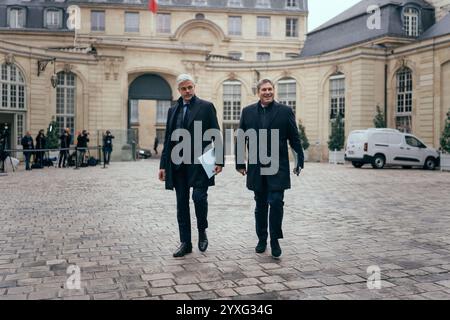 Paris, Frankreich. Dezember 2024. Laurent Wauquiez und Mathieu Darnaud treffen sich am 16. Dezember 2024 im Hotel Matignon in Paris zu einem Treffen mit dem neu ernannten französischen Premierminister. Foto: Alexis Jumeau/ABACAPRESS. COM Credit: Abaca Press/Alamy Live News Stockfoto