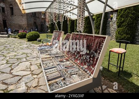 Juwelierstand auf dem Markt in der Altstadt Ohrid Nordmazedonien Stockfoto