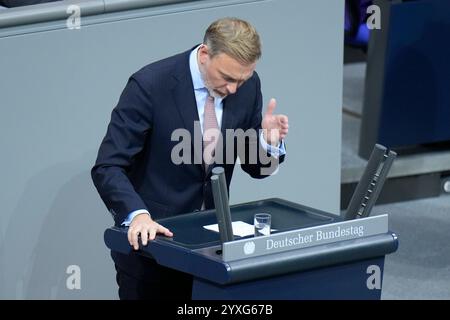 Sitzung Deutscher Bundestag, Stellen der Vertrauensfrage Sitzung Deutscher Bundestag, Rede, Plenum, Christian Lindner, MDB, FDP Berlin Berlin GER *** Sitzung Deutscher Bundestag, Vertrauensfrage Deutscher Bundestag, Rede, Plenum, Christian Lindner, MDB, FDP Berlin Berlin GER Stockfoto