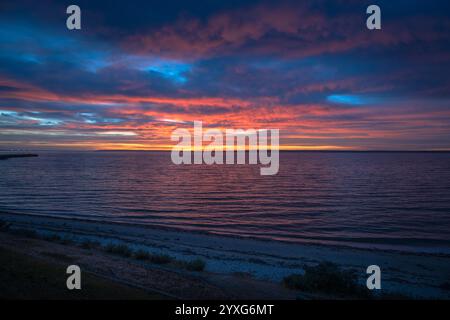 Eine Weitwinkelaufnahme des Sonnenaufgangs über Kangaroo Island bei Sonnenaufgang Stockfoto