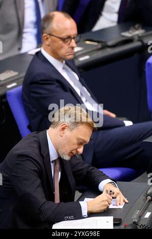 Christian Lindner und Friedrich Merz in der 205. Sitzung des Deutschen Bundestages im Reichstagsgebäude. Berlin, 16.12.2024 *** Christian Lindner und Friedrich Merz auf der 205. Tagung des Deutschen Bundestages im Reichstagsgebäude Berlin, 16 12 2024 Foto:XF.xKernx/xFuturexImagex bundestagssitzung205 4131 Stockfoto