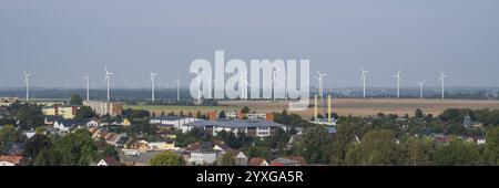 Windturbinen am Stadtrand von Wolgast, Usedom, Mecklenburg-Vorpommern, Deutschland, Europa Stockfoto