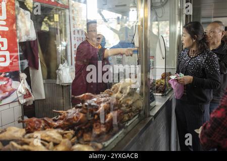 Fu Qiang Geschmortes Lebensmittel-Geschäft von Lin Qing und Li Hong Cheng, das Geschäft hat eine lange Tradition, Nanjing, China, Asien Stockfoto