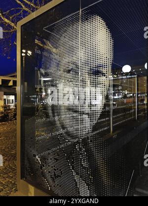 Porträt von Konrad Adenauer auf der Glasscheibe an der unterirdischen Ausfahrt Heussallee und Museumsmeile, Bonn, Nordrhein-Westfalen, Deutschland, Europa Stockfoto