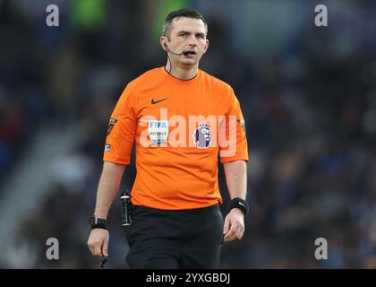 Brighton und Hove, Großbritannien. Dezember 2024. Schiedsrichter Michael Oliver während des Premier League-Spiels im AMEX Stadium, Brighton und Hove. Der Bildnachweis sollte lauten: Paul Terry/Sportimage Credit: Sportimage Ltd/Alamy Live News Stockfoto