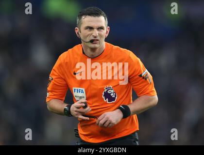 Brighton und Hove, Großbritannien. Dezember 2024. Schiedsrichter Michael Oliver während des Premier League-Spiels im AMEX Stadium, Brighton und Hove. Der Bildnachweis sollte lauten: Paul Terry/Sportimage Credit: Sportimage Ltd/Alamy Live News Stockfoto