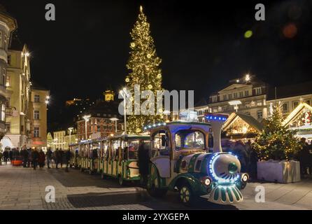 Schöne Weihnachtsdekoration am Hauptplatz, nachts, im Stadtzentrum von Graz, Steiermark, Österreich, Europa Stockfoto