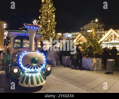 Schöne Weihnachtsdekoration am Hauptplatz, nachts, im Stadtzentrum von Graz, Steiermark, Österreich, Europa Stockfoto