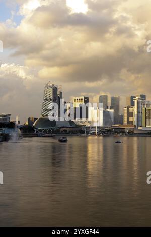 Skyline bei Sonnenuntergang, Marina Bay, Singapur, Singapur, Asien Stockfoto