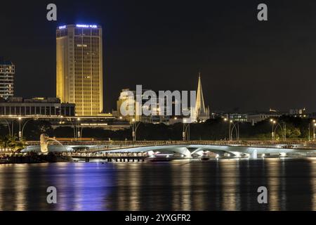 Peninsula Plaza Wolkenkratzer und Rathaus Rathaus, Jubilee Bridge Fußgängerbrücke, Skyline mit Marina Bay, Singapur, Asien Stockfoto