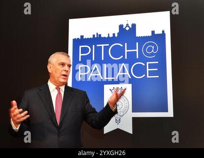 Dateifoto vom 12/2019 des Duke of York spricht während eines Pitch@Palace Events, einer Initiative 2014 zur Unterstützung von Unternehmern, im St James's Palace in London. Ein mutmaßlicher chinesischer Spion, der aus Großbritannien verboten und mit dem Herzog von York in Verbindung steht, kann nun als Yang Tengbo benannt werden, wie ein Richter am Obersten Gerichtshof urteilte. Ausgabedatum: Montag, 16. Dezember 2024. Stockfoto