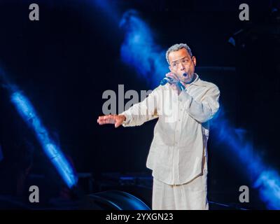 NEW ORLEANS, LA, USA - 29. AUGUST 2015: John Boutte tritt beim 10. Jahrestag des Hurrikans Katrina in New Orleans auf Stockfoto