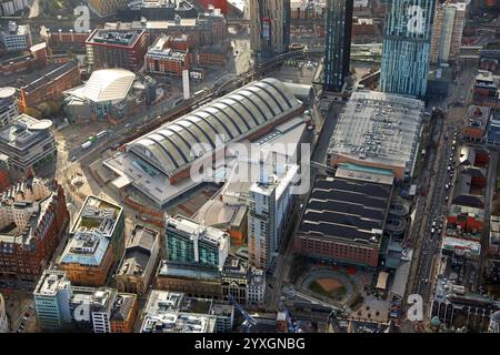 Blick aus der Vogelperspektive auf den Manchester Central Convention Complex und das Great Northern Shopping Centre im Stadtzentrum von Manchester Stockfoto