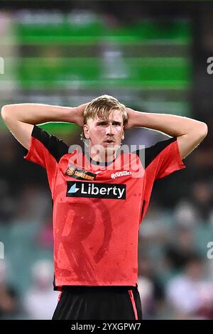 Sydney, Australien. Dezember 2024. Will Sutherland of Melbourne Renegades reagiert, nachdem er einen Ball während des Big Bash League-Spiels zwischen Sydney Sixers und Melbourne Renegades auf dem Sydney Cricket Ground gespielt hat. Die Sydney Sixers gewinnen ihr Eröffnungsspiel der Big Bash League gegen Melbourne Renegades auf dem Sydney Cricket Ground mit 5 Wickets (9 Bälle übrig). Melbourne Renegades: 169/7 (20 Overs), Sydney Sixers 172/5 (18,3 Overs). Quelle: SOPA Images Limited/Alamy Live News Stockfoto