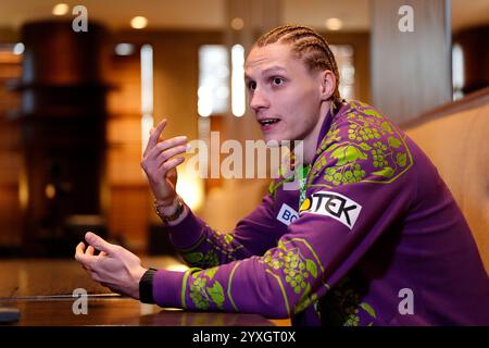 Daniel Lapin wird im Hilton Hotel in Riad interviewt. Tyson Fury und Oleksandr Usyk treten am Samstag in Saudi-Arabien bei einem Zusammenprall der WBA-, WBC- und WBO-Weltmeistertitel in der Riad’s Kingdom Arena an. Bilddatum: Montag, 16. Dezember 2024. Stockfoto